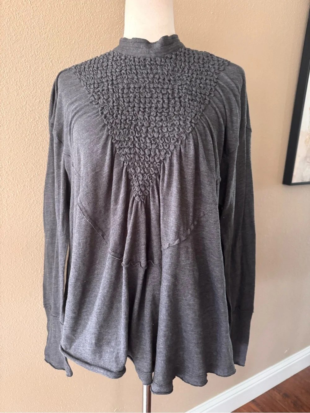 Smocked Yoke Long-Sleeve Pullover Sweatshirt Charcoal FREE PEOPLE NEW ROMANTICS - Picture 5 of 13